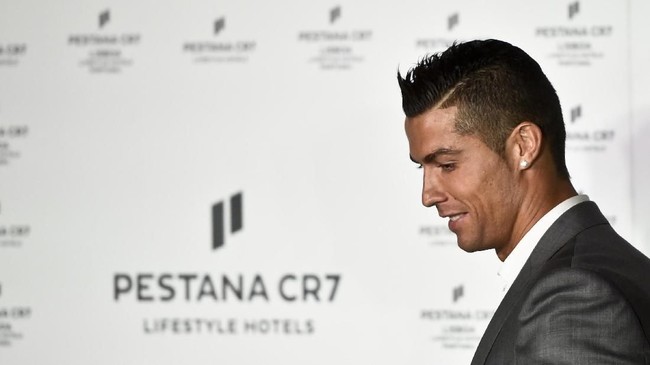 Nomor 7, yang semula ditolak Cristiano Ronaldo di Manchester United, kadung melekat dan identik dengan CR7.