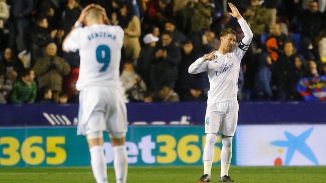 Gary Lineker heran melihat Real Madrid terpuruk musim ini setelah musim lalu Los Blancos tampil nyaris sempurna.