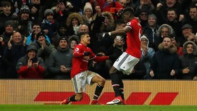 Alexis Sanchez Cetak Gol, Mourinho Puji Pogba
