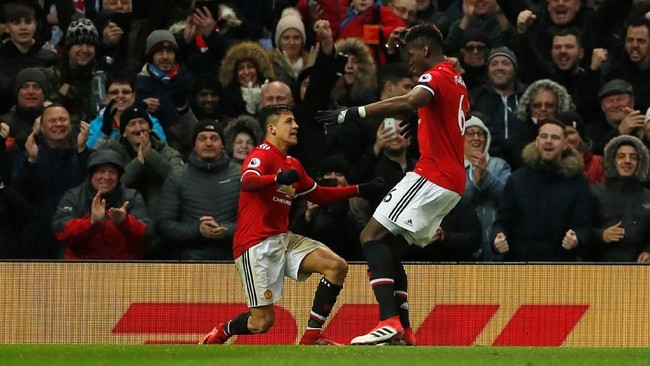 Jose Mourinho memberikan pujian pada Paul Pogba yang rela memberikan kesempatan pada Alexis Sanchez untuk menjadi eksekutor penalti.