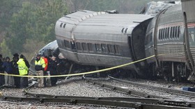 FOTO: Sisa-sisa Tabrakan Kereta Amtrak