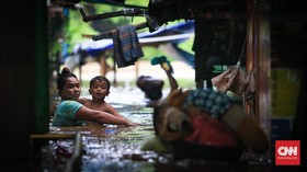 Banjir 2 Meter, Ratusan Warga Rawajati Mengungsi