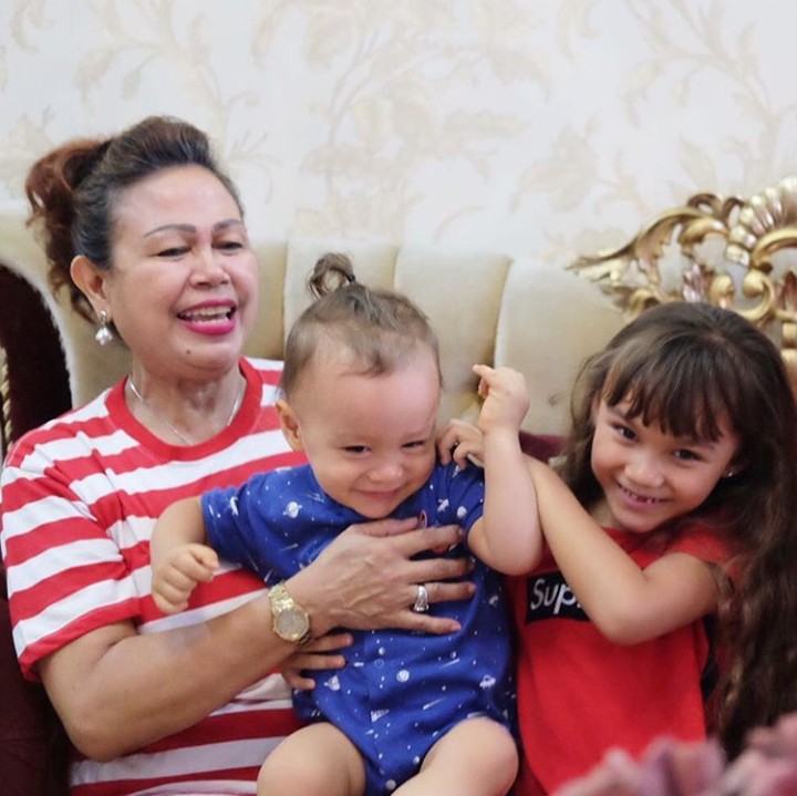 <p>Kata Melaney, Chloe bercita-cita menjadi vlogger. Semoga tercapai ya, Nak. (Foto: Instagram @melaney_ricardo)</p>