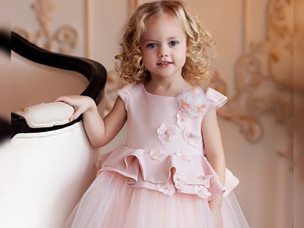 Cantiknya Gadis Cilik Ini, Seperti Boneka Hidup Lho