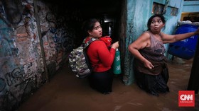 Banjir 2 Meter di Bidara Cina, Pengungsi Belum Terima Bantuan