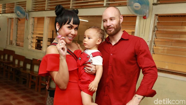 Meski penghasilannya lebih besar dari sang suami, Melaney Ricardo tidak mempermasalahkan hal itu.