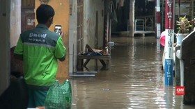 VIDEO: Permukiman di Bantaran Ciliwung Mulai Tergenang