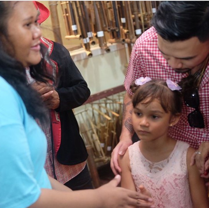 <p>Melaney pun mengajak putrinya ke sekolah luar biasa. Setidaknya di ulang tahun Chloe, bisa sedikit berbagi keceriaan dalam acara yang menurut Melaney sederhana.(Foto: Instagram @melaney_ricardo)</p>
