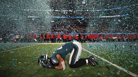 FOTO: Tom Brady Merana di Super Bowl LII