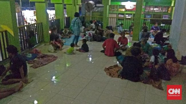 Ada beberapa penyakit yang harus diwaspadai pengungsi banjir di beberapa area di Jakarta dan Bogor agar tak mengganggu kesehatan mereka.