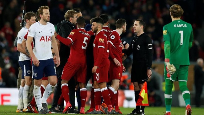 Juergen Klopp mengeluhkan kinerja wasit Jonathan Moss pada laga Liverpool lawan Tottenham Hotspur yang berakhir imbang 2-2.