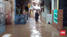 Banjir di Pejaten, Pengungsi Kekurangan Makanan dan Selimut