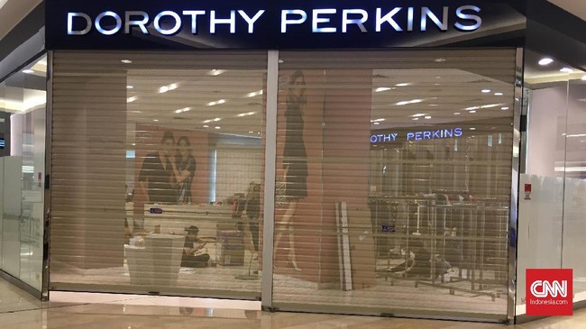 Ritel Dorothy Perkins resmi menutup tokonya di Kota Kasablanka. Sementara, gerai pakaian wanita New Look akan menyusul pada 19 Februari 2018.