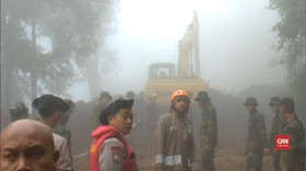 VIDEO: Longsor di Puncak Bogor, Akses Jalan Tertutup