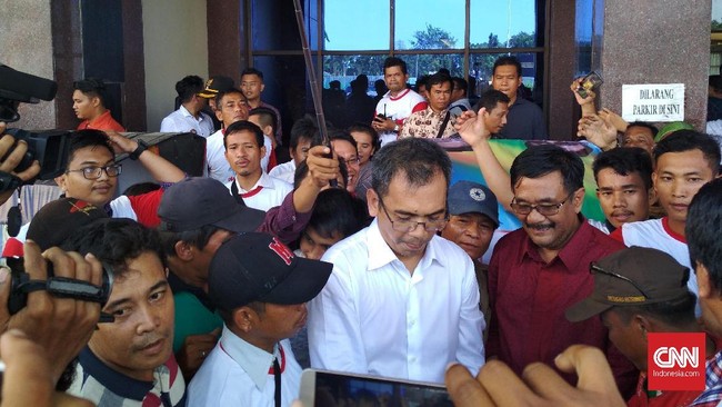 Djarot mengatakan, tolak ukur memilih di pilkada adalah kemampuan, integritas dan pengalaman. Dua pesaing Djarot di Pilkada Sumut tidak pernah jadi gubernur.