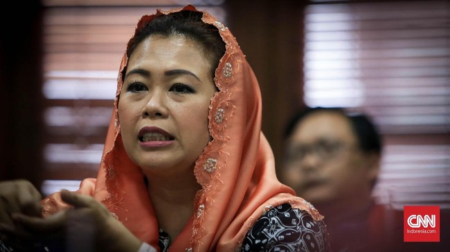 Yenny Wahid menyatakan Mahfud MD lebih layak menjadi calon wapres untuk mendampingi Jokowi di Pilpres 2019 ketimbang Ketum PKB Muhaimin Iskandar alias Cak Imin.