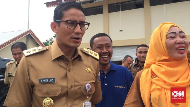 Wakil Gubernur DKI Jakarta Sandiaga Uno mengatakan akan menindak pengguna sepeda motor yang melintasi Jalan Jatibaru Tanah Abang.