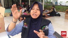 Perjuangan Nuryani, Ibu Rumah Tangga Relawan Banjir Jakarta