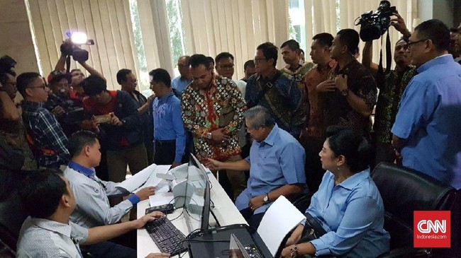 Ketua Umum Demokrat Susilo Bambang Yudhoyono resmi melaporkan kuasa hukum terdakwa kasus korupsi e-KTP Setya Novanto, Firman Wijaya, ke Bareskrim Polri.