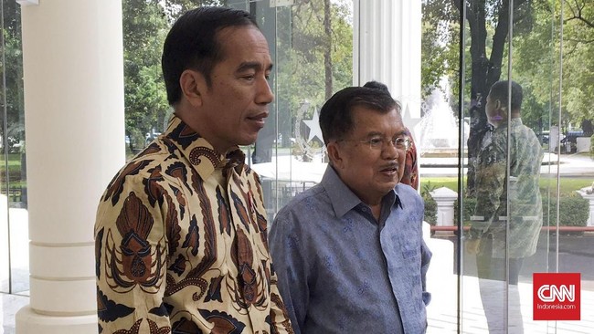 Presiden Joko Widodo berharap peningkatan investasi dipermudah dengan memangkas aturan yang dianggap menyulitkan.