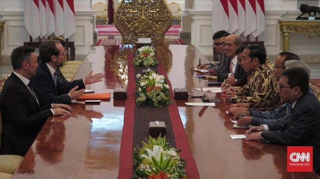 Permasalahan HAM masa lalu di Indonesia tidak dibahas dalam pertemuan antara Joko Widodo dan Komisioner Tinggi HAM PBB di Istana Merdeka, Selasa (6/2).