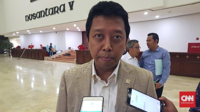 Ketua Umum PPP Romahurmuziy tak yakin kekerasan terhadap pemuka agama murni dilakukan orang dengan masalah kejiwaan. PPP pun membentuk tim investigasi.