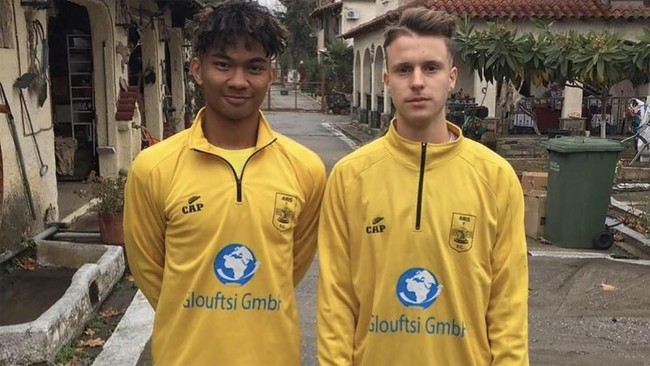 Pesepakbola muda Indonesia, Nicholas Pambudi, masih menunggu kontrak resmi dari klub kasta kedua Yunani, Aris Thessaloniki FC, setelah dinyatakan lulus tes.