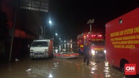 Satpol PP Jakarta Jaga Permukiman Rawan Banjir