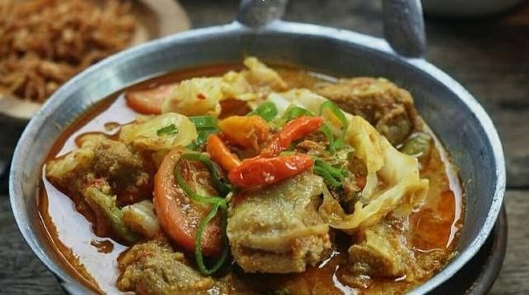 Gurih, manis, dan kesegaran kuah tongseng membuat santap siang tambah berselera. Intip resepnya yuk!