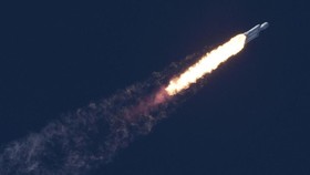 Pesawat Antarplanet SpaceX Tahan Panas Seribu Derajat