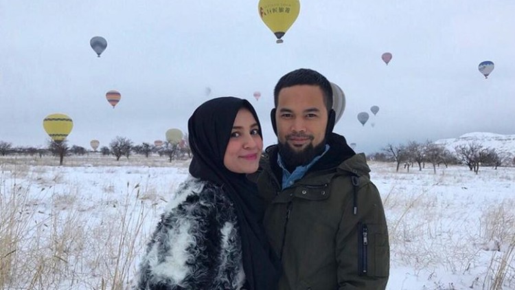 Beda pendapat soal mendidik ketiga buah hatinya, Shireen dan suami punya trik mengatasinya.