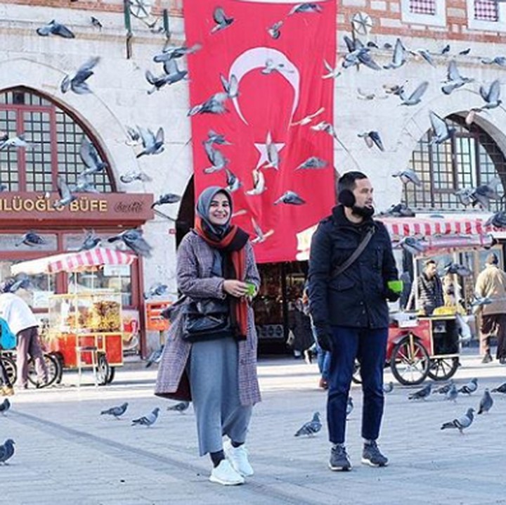 <p>Seperti sepasang remaja yang sedang PDKT, he he he. (Foto: Instagram @shireensungkar)</p>
