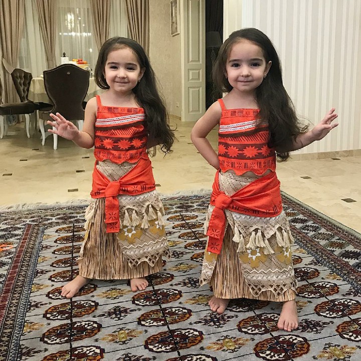 Halo semua perkenalkan ini si kembar Asiya dan Safiya, gemas banget kan, Bun? (Foto: Instagram/elle_four_mom)