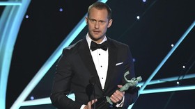 Alexander Skarsgard Sebut Standar Ganda Terjadi di Hollywood
