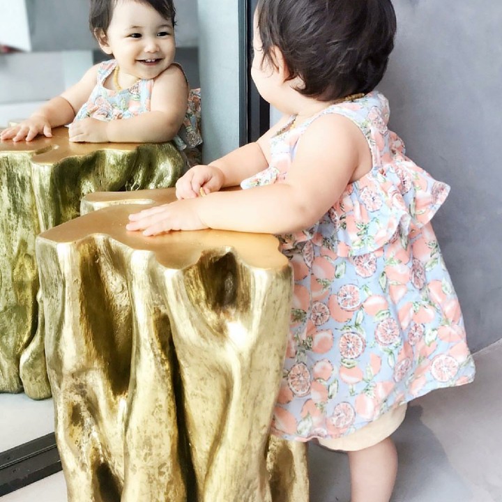 <p>Duh, senyumnya manis banget sih Luna. (Foto: Instagram/urbanwit)</p>