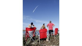 SpaceX Uji Coba Puluhan Satelit Internet Pekan Depan