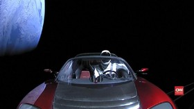 VIDEO: Imajinasi Elon Musk Antar Tesla ke Luar Angkasa