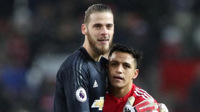 Kiper Manchester United, David De Gea, cemburu dengan besarnya gaji yang diterima Alexis Sanchez. De Gea ingin gajinya sama dengan pemain asal Chile itu.