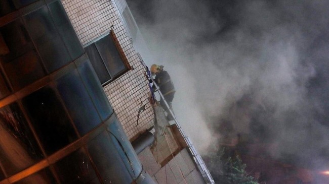 FOTO:  Hotel Roboh dan Rumah Sakit Miring Akibat Gempa Taiwan