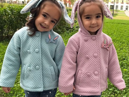 Asiya dan Safiya, si Kembar dari Rusia yang Super Imut
