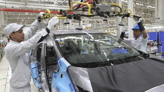 Industri otomotif di China mulai bergerak sementara banyak pabrik mobil di Eropa, AS, India, Jepang justru baru mengalami tekanan dari virus corona.