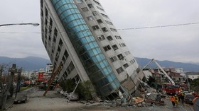 FOTO:  Hotel Roboh dan Rumah Sakit Miring Akibat Gempa Taiwan