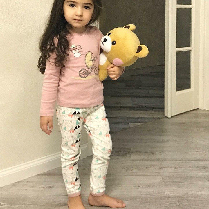 <div>Kira-kira ini Asiya atau Safiya ya? (Foto: Instagram/elle_four_mom)</div>