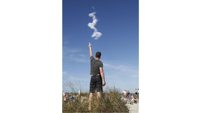 FOTO: Detik-Detik Peluncuran Roket Super SpaceX