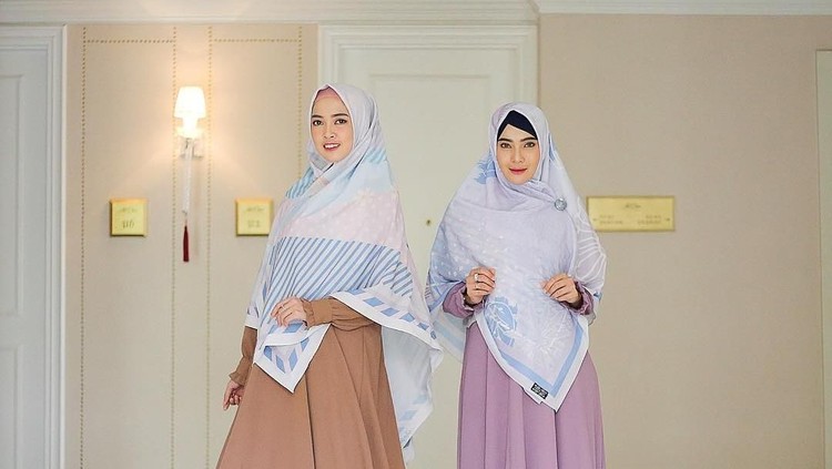 Memilih gamis yang tepat bisa membuat penampilan Bunda terlihat stylish dan awet muda lho.