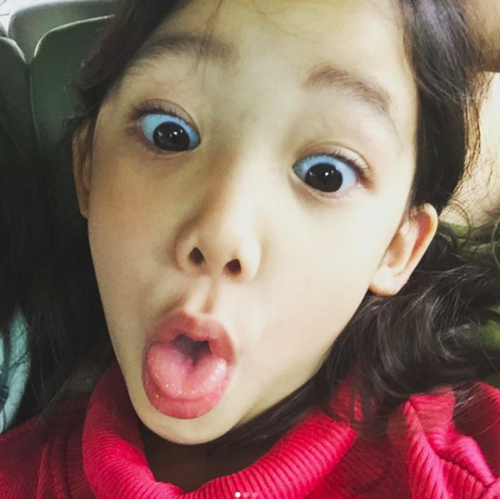 <p>Hmm, Jenaka lagi berpose apa ya? (Foto: Instagram/ @jenaka_sudiro)</p>
