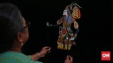 FOTO: Budaya China-Jawa dalam Sekantong Boneka Wayang Potehi Boneka Wayang Potehi yang kerap dipentaskan di kelenteng-kelenteng menjelang Imlek, menyimpan sejarah percampuran budaya China dan Jawa yang kaya.