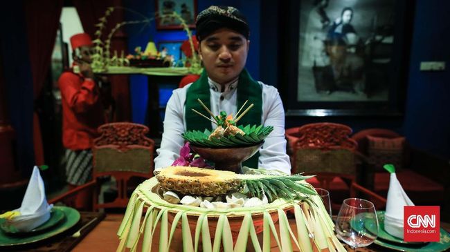 Santapan ala raja-raja di zaman kerajaan Majapahit lengkap dengan parade megahnya bisa dinikmati di restoran Lara Djonggrang.