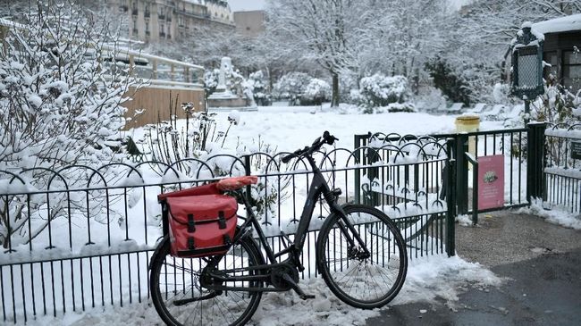 Paris akhirnya berlakukan Car Free Day (CFD) mulai bulan ini, waktunya mulai pukul 10 pagi hingga 6 sore