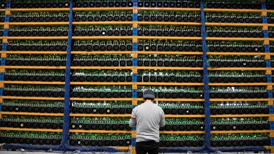 img-title FOTO: Hutan 'Disulap' Jadi Pusat Penambangan Bitcoin